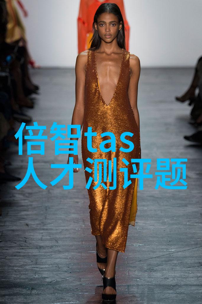 南京财经大学红山学院赤峰之巅的金钱艺术探索