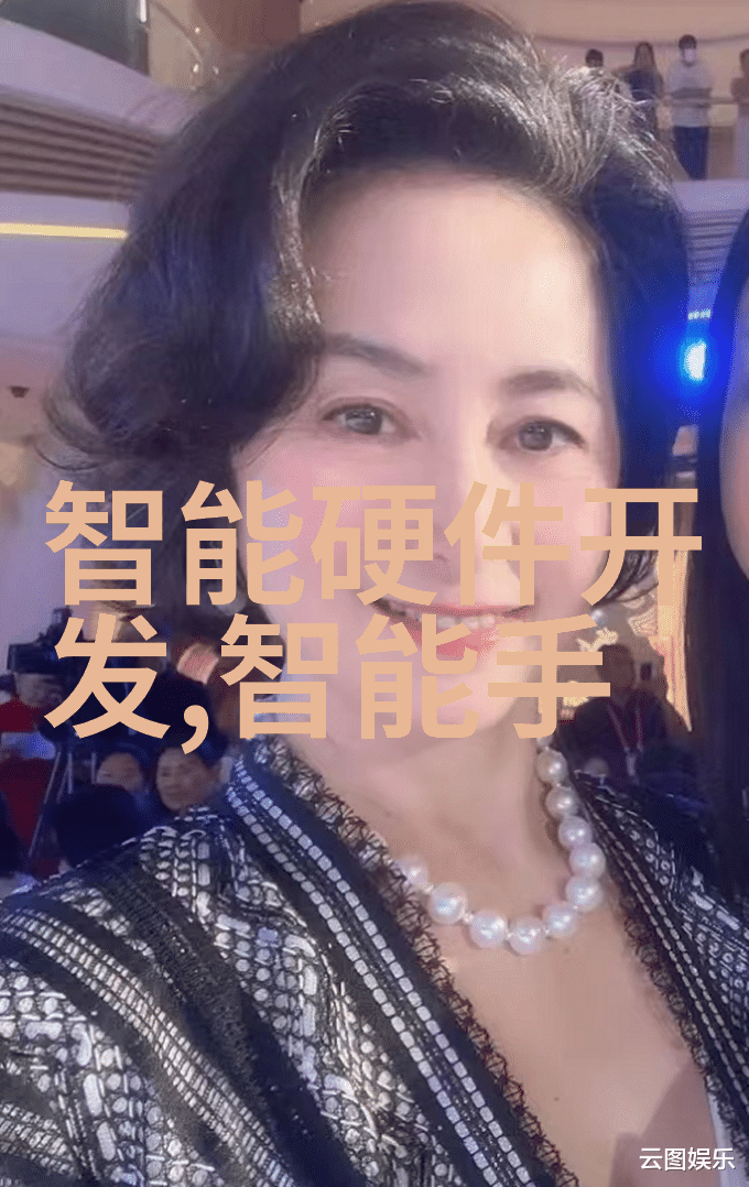 废弃工厂狗狗轮着上视频工业荒废景观中的犬类友谊与日常