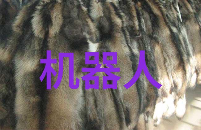 秋风轻拂晨露未干的绿叶在清晨的微凉中颤栗仿佛是对即将到来的降温预告天空渐渐被淡淡的粉色光芒染满一轮红